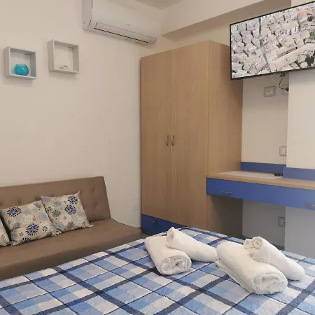 Astra בית הארחה 2*